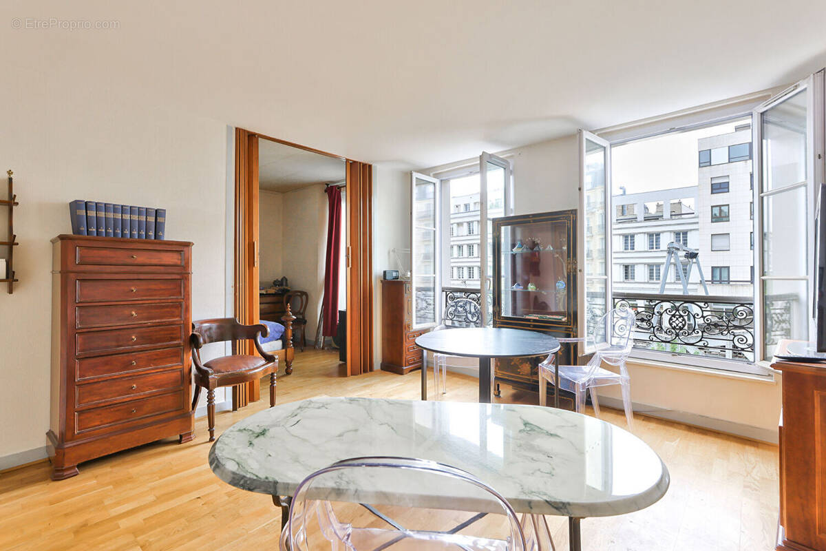 Appartement à PARIS-15E