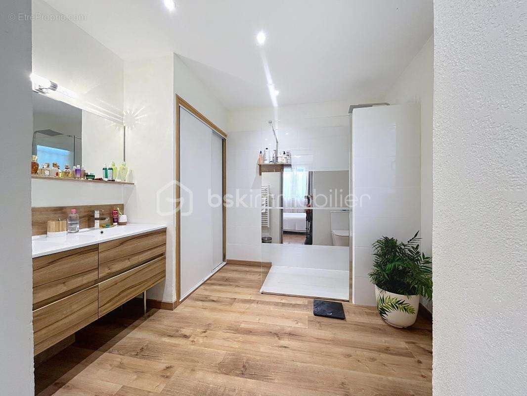 Maison de plain-pied entièrement renovée - photo 12