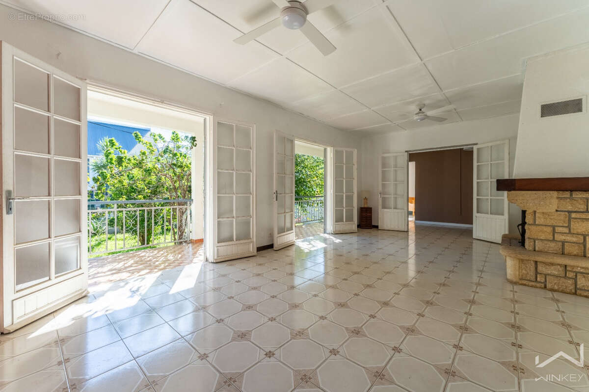 EXCLUSIVITÉ · Maison 230 m2 · 2 logements indépendants · Le Tampon 12ème Km · - photo 11