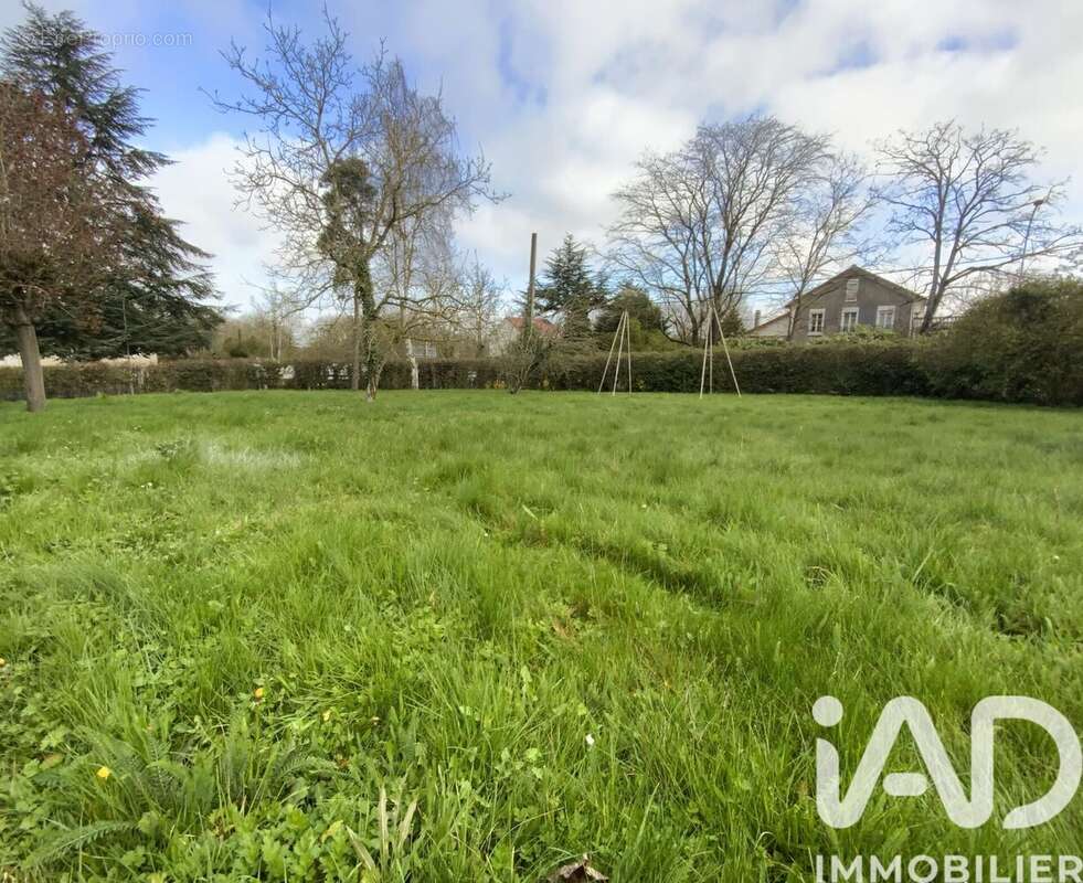 Photo 2 - Terrain à LES GRANGES-LE-ROI