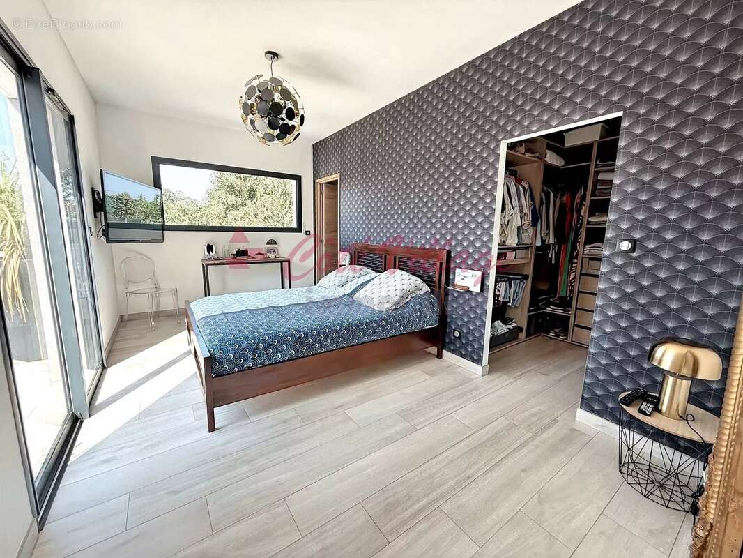 Superbe maison de plain-pied avec vue dégagée , piscine et garage - photo 11