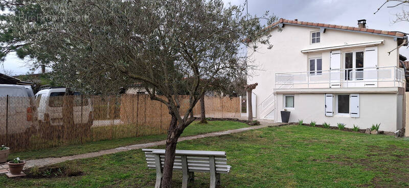 Maison à LABRUGUIERE