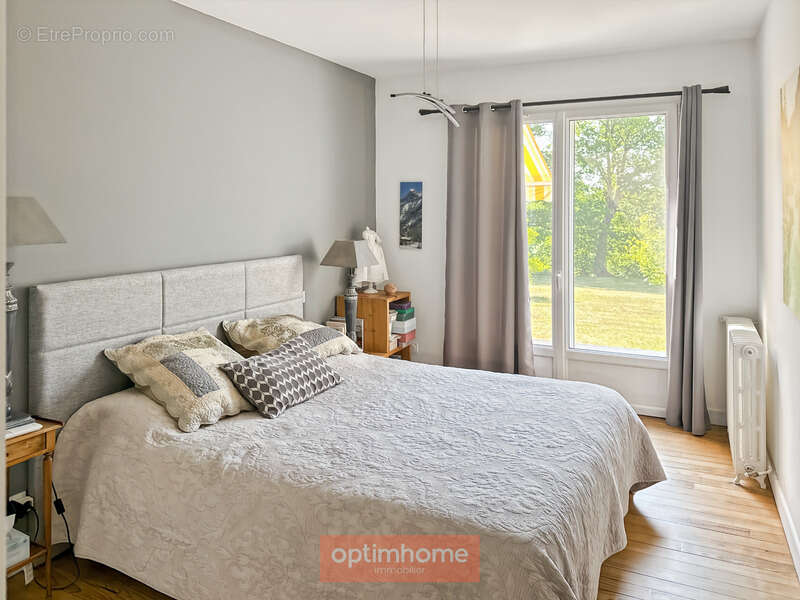 Maison rénovée pleine de charme et de caractère sur son parc boisé d'environ 3 hectares - photo 12