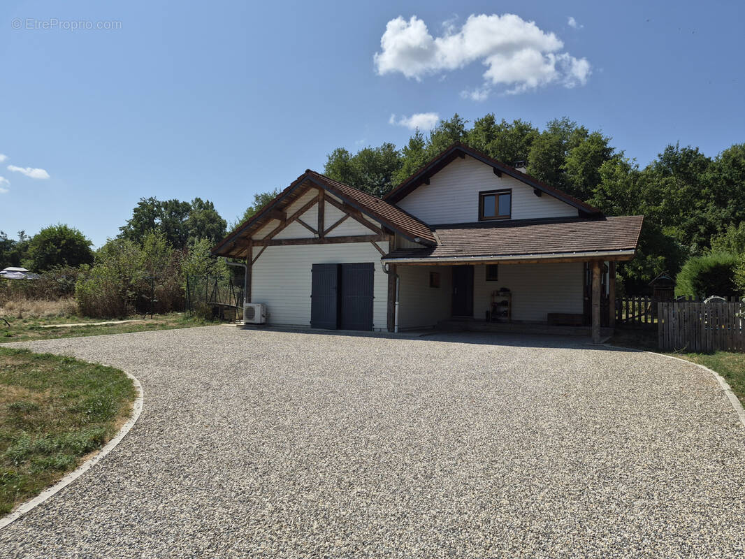 Maison à PEYRIEU