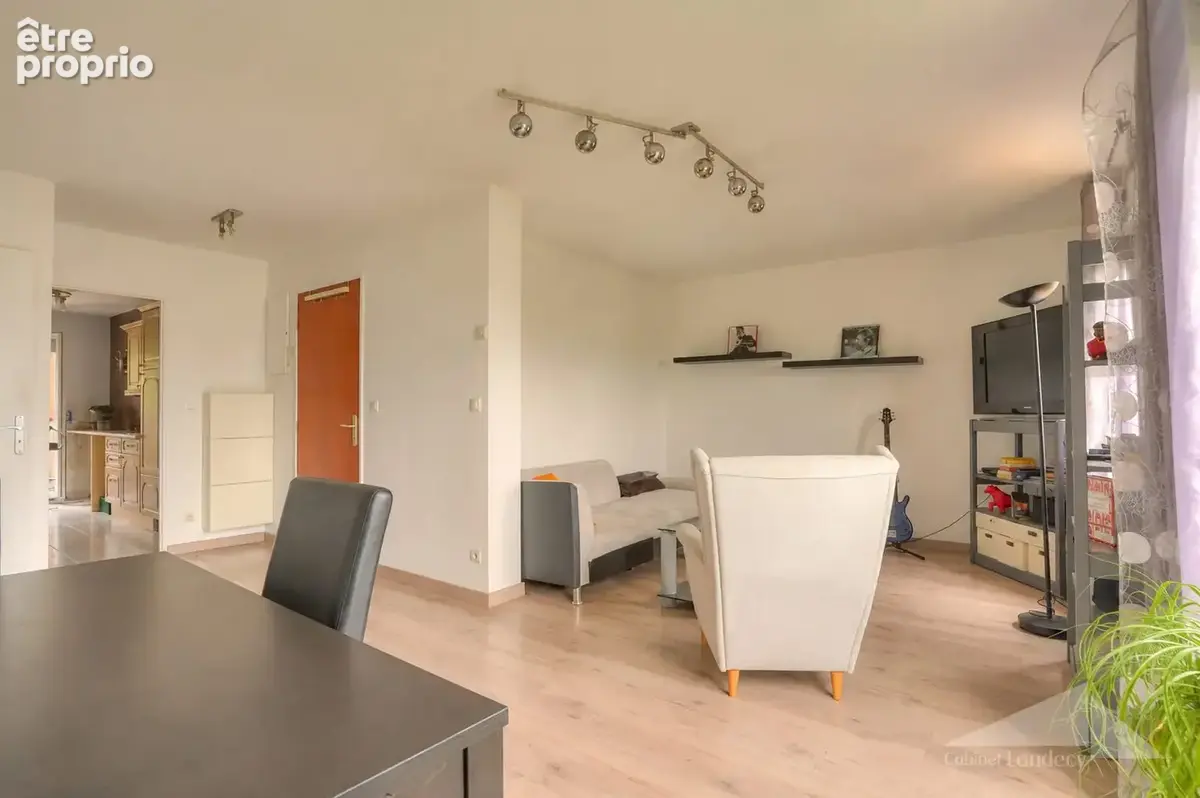 Appartement 4 pièces 84 m² à vendre à Thoiry (01710) - photo 2