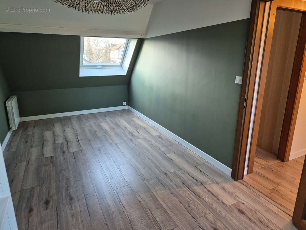 Maison à MAURECOURT