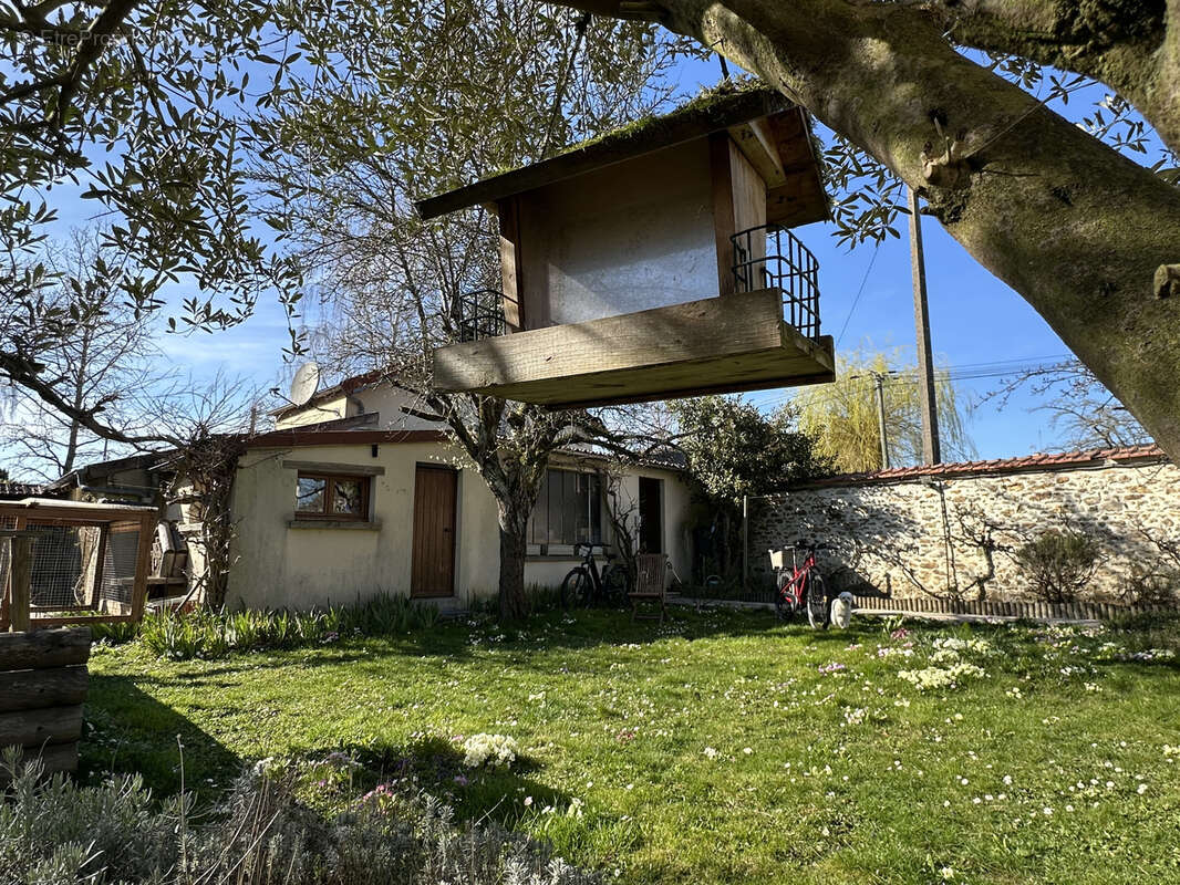 Maison à VAUX-LE-PENIL