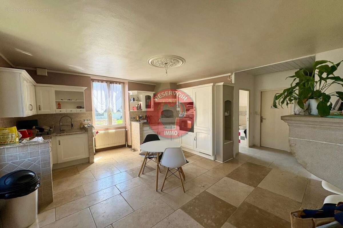 Maison à MONTIGNY-MONTFORT