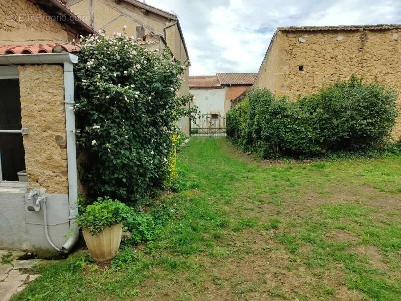 Appartement à SEISSAN