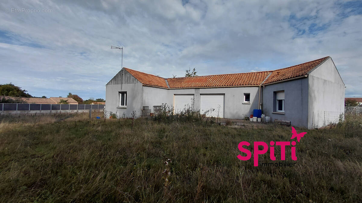 Maison à SAINT-HILAIRE-LE-VOUHIS