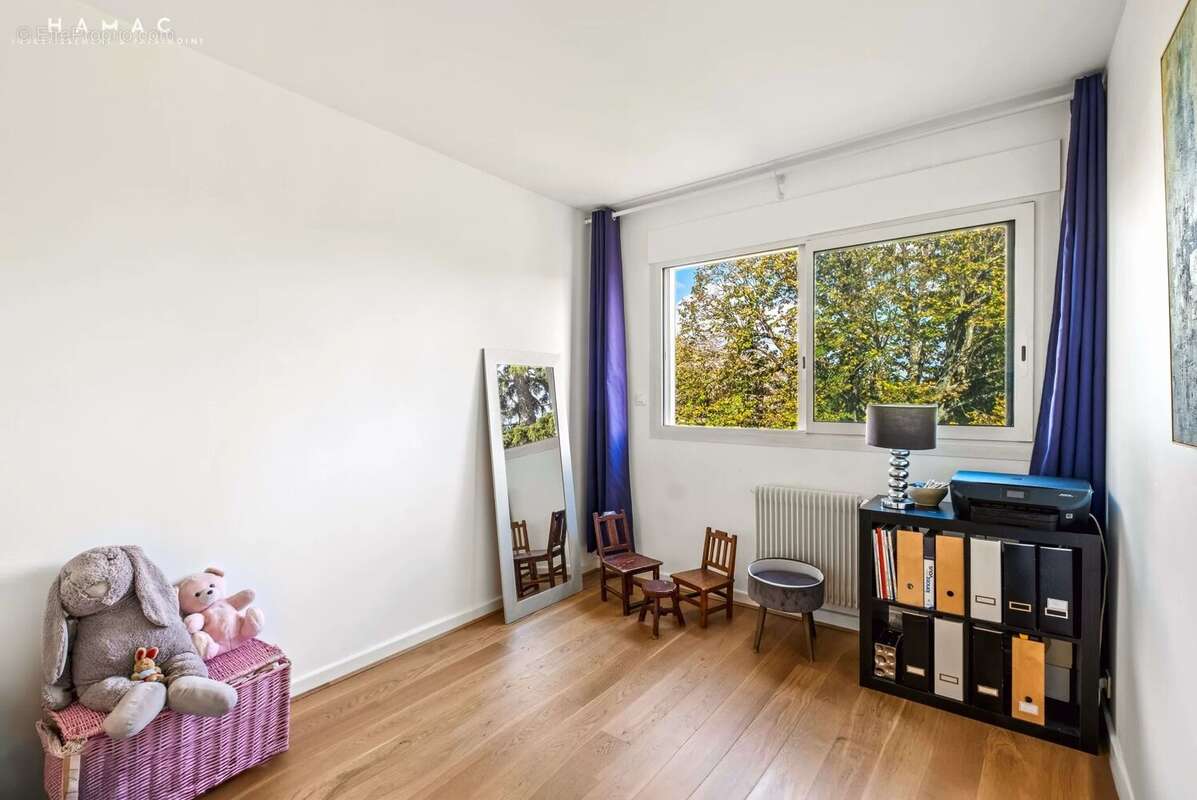 Écully Centre - À vendre - Appartement 5 pièces de 123 m² avec terrasse  - Garage & Place de parking privative - photo 14