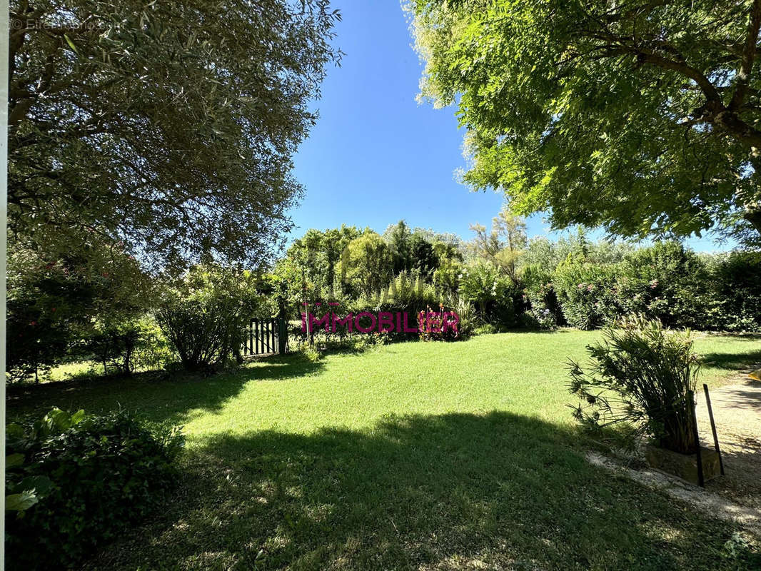 Maison à CADEROUSSE