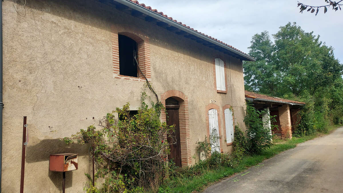 CINTEGABELLE-Corps de ferme 7 pièces 300 m2 - photo 2