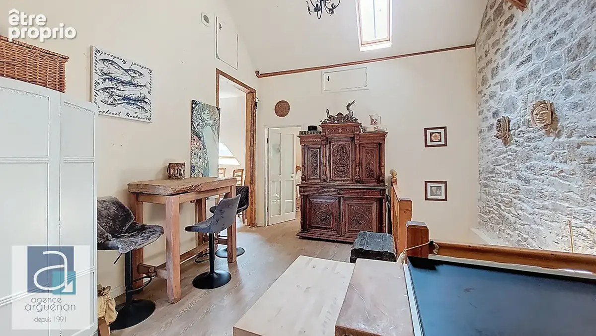 En plein coeur de DINAN, de l'espace, du charme et de la lumière ! au 2ème et dernier étage, 109 m2 au sol (76 habitable) - photo 8