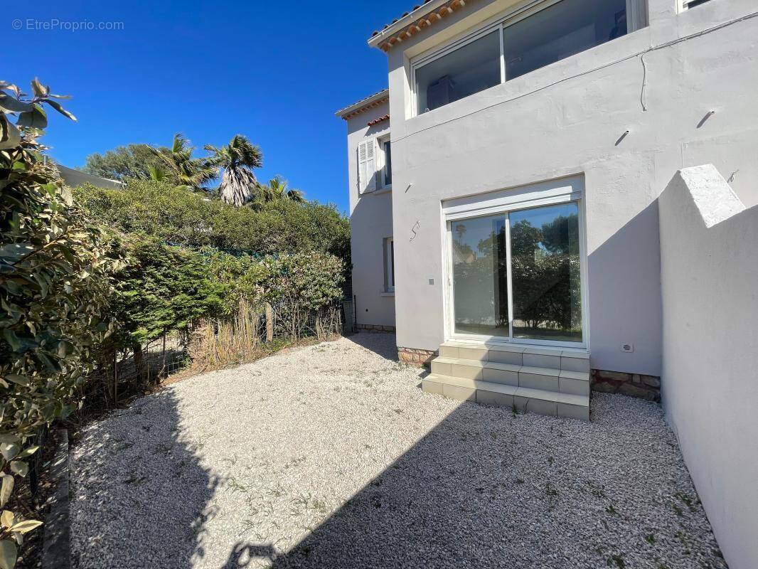 Appartement à SIX-FOURS-LES-PLAGES