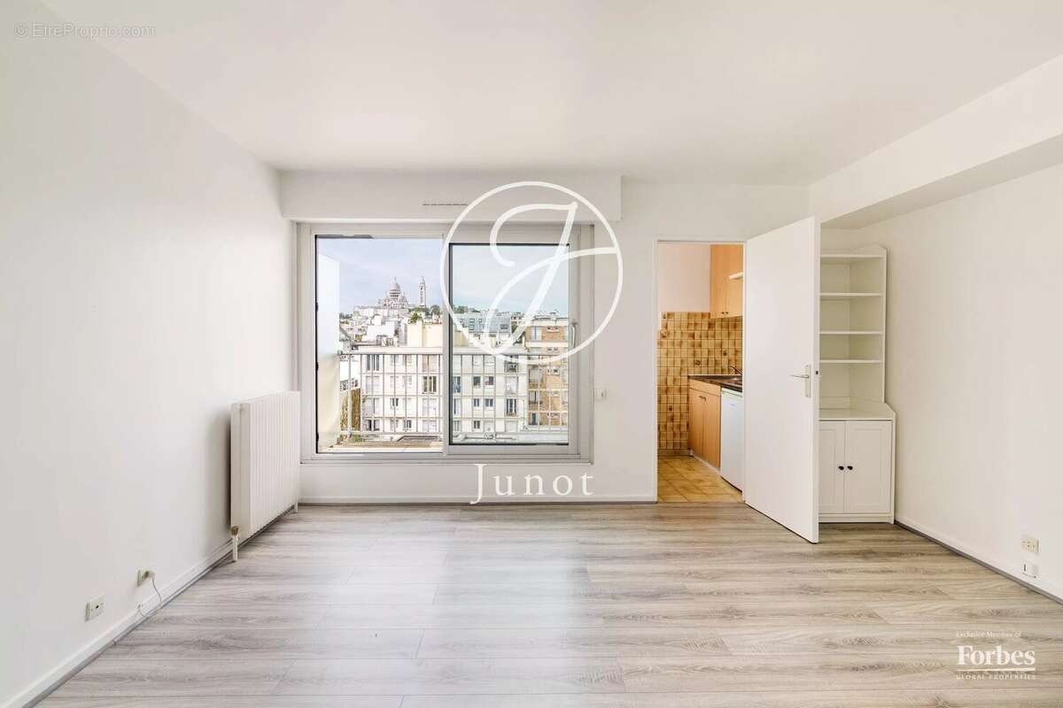 PARIS 18e - MARCADET / STEPHENSON - Studio à vendre - 26,59 m² Carrez - Balcon - Vue Sacré-Cœur. - photo 4