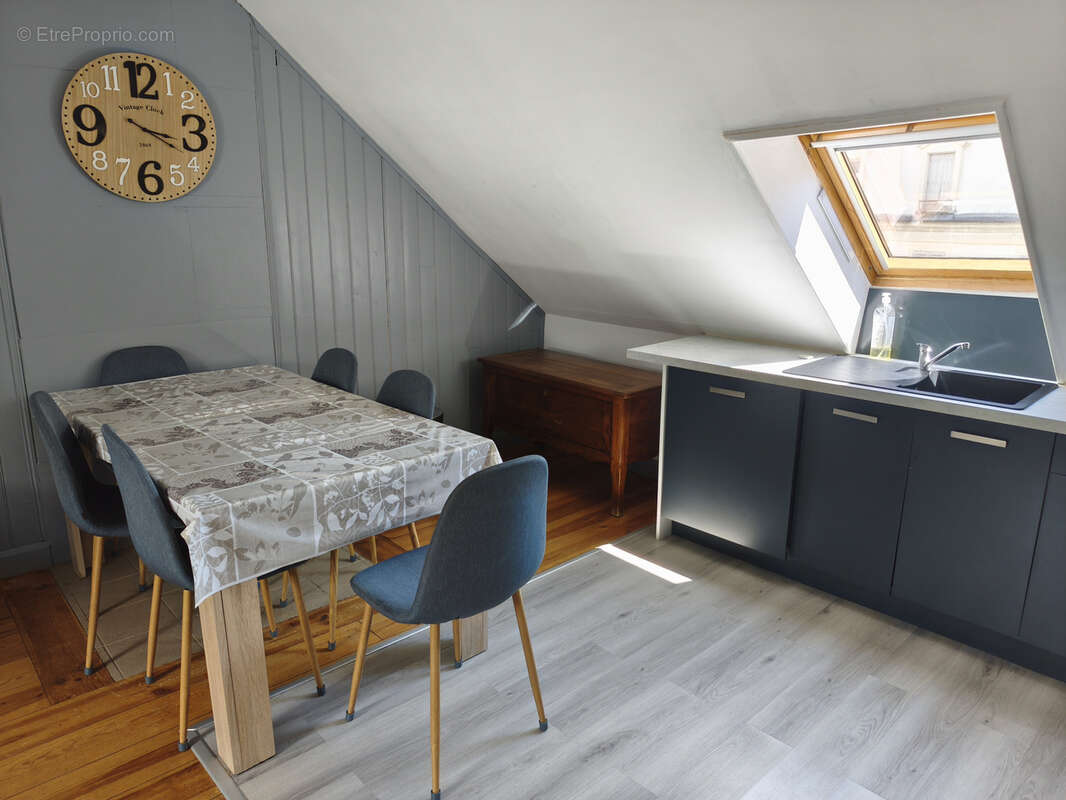 Beau T3 atypique de 60 m2 au sol (38 m2 Carrez) en centre-ville - photo 4
