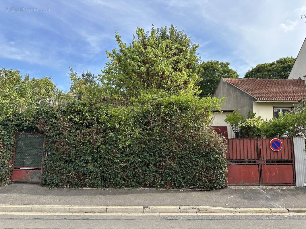 Terrain à L&#039;HAY-LES-ROSES