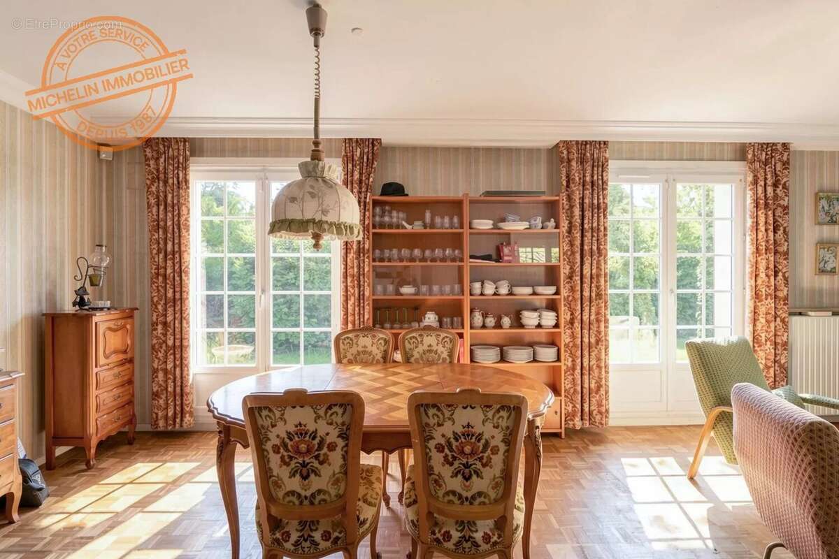 Maison à CHAMPAGNE-AU-MONT-D'OR