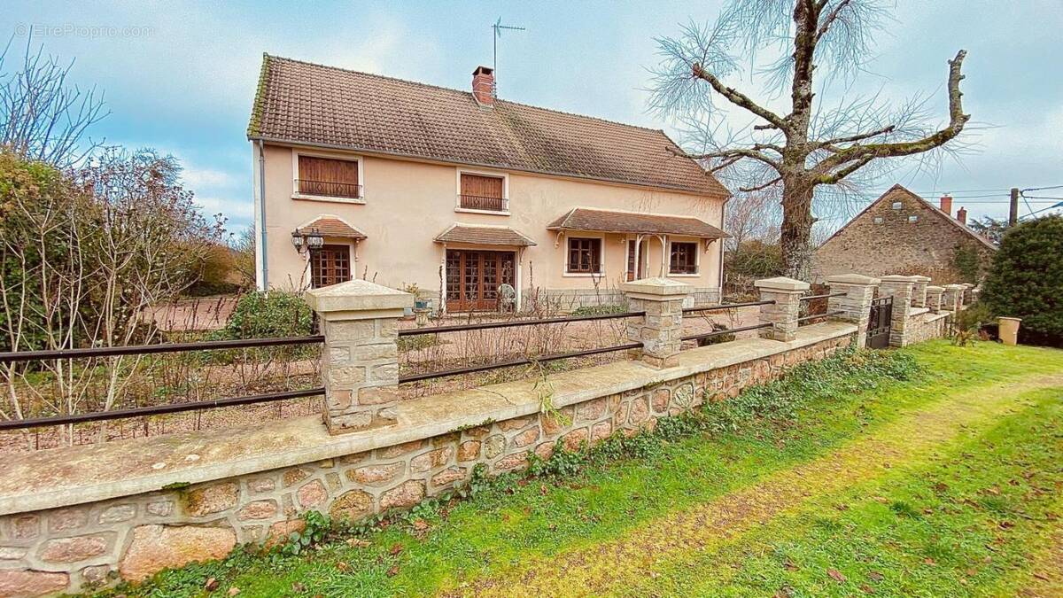 Maison à SAINT-SAULGE