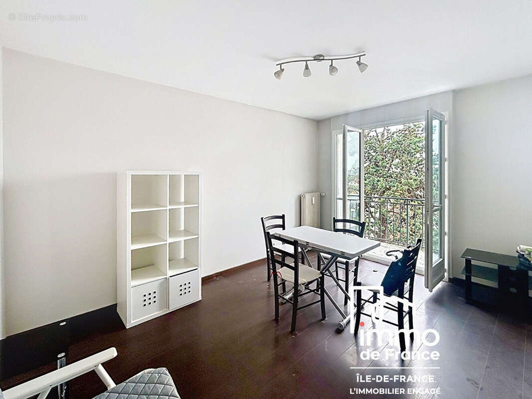 Appartement à LES PAVILLONS-SOUS-BOIS