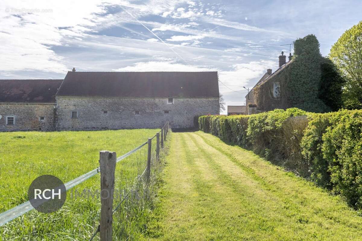 Maison à LA QUEUE-LES-YVELINES