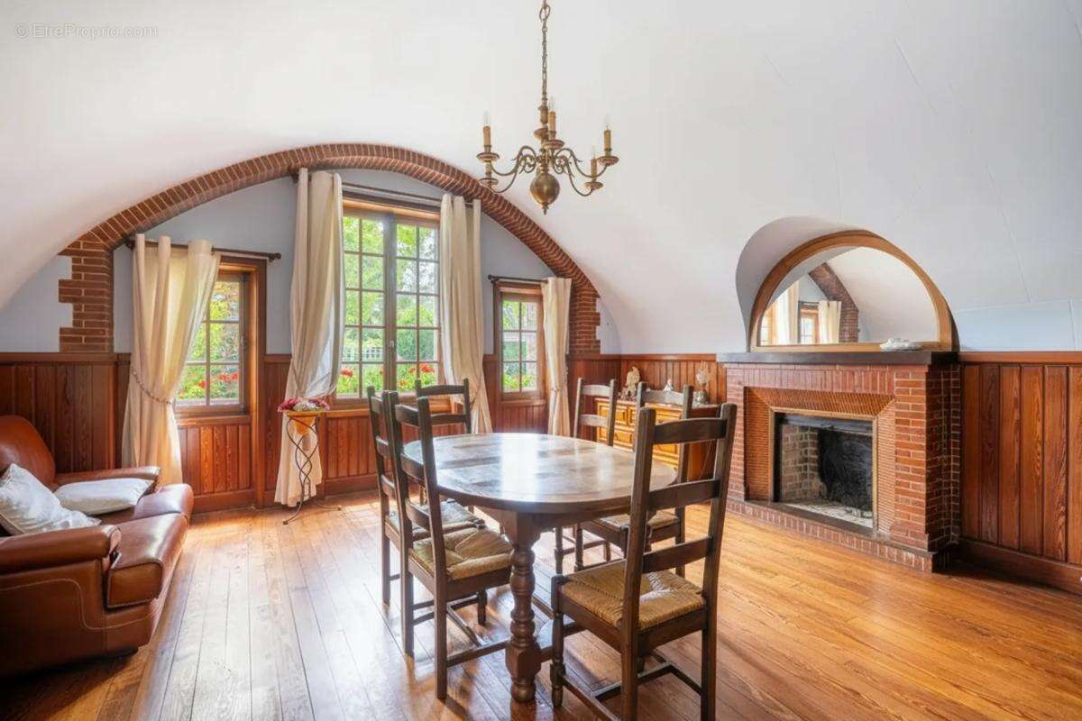 Maison de 8 pièces de 235 m² à Dammartin-en-Serve - photo 10
