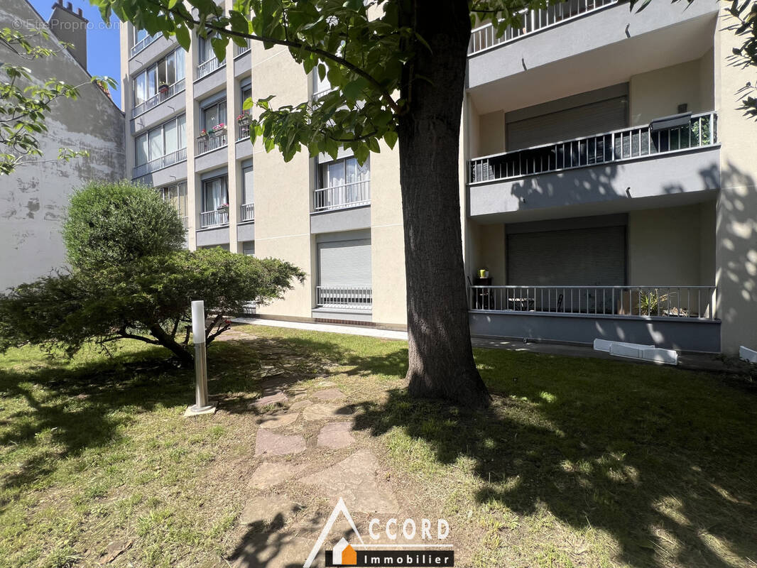 Appartement à LA GARENNE-COLOMBES