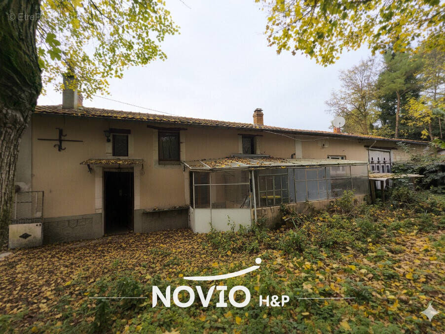 Maison à VENDEUVRE-DU-POITOU