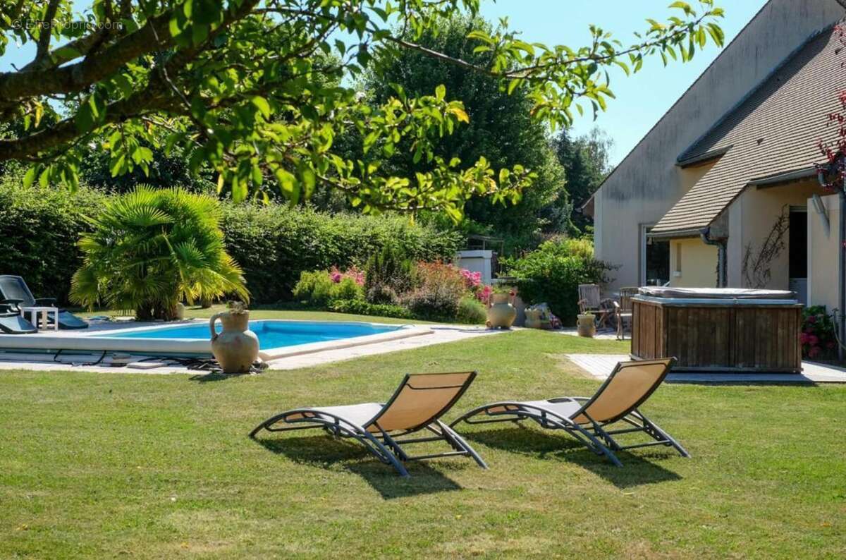 Maison à THOIRY