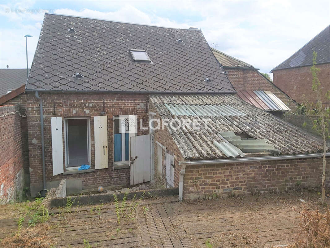 Maison à MONTBREHAIN