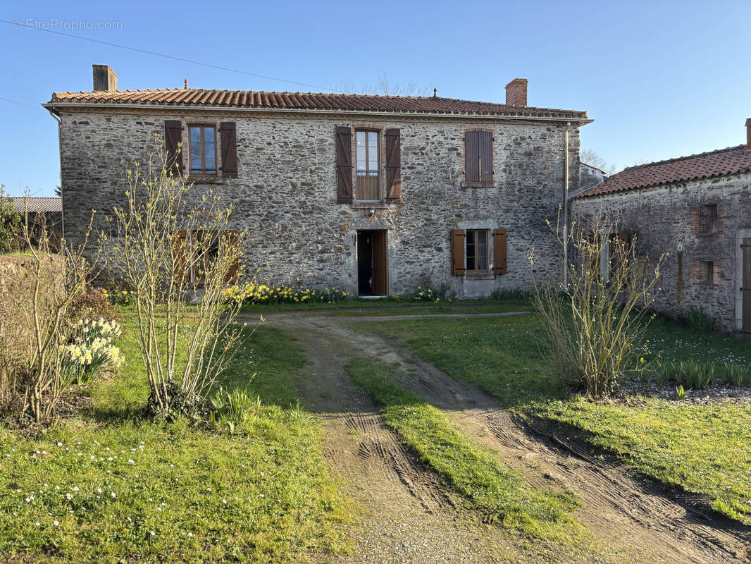 Maison à SAINTE-FLORENCE