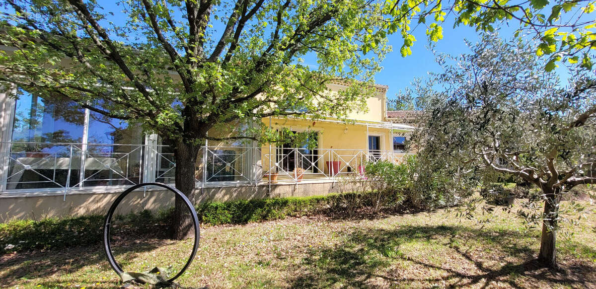 A vendre proche Grignan Maison de plain pied 3 chbres terrain  1920m² - photo 2