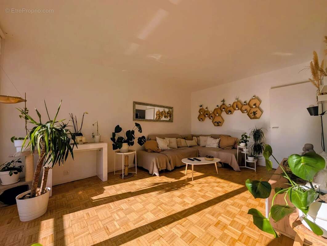 Appartement à LES CLAYES-SOUS-BOIS