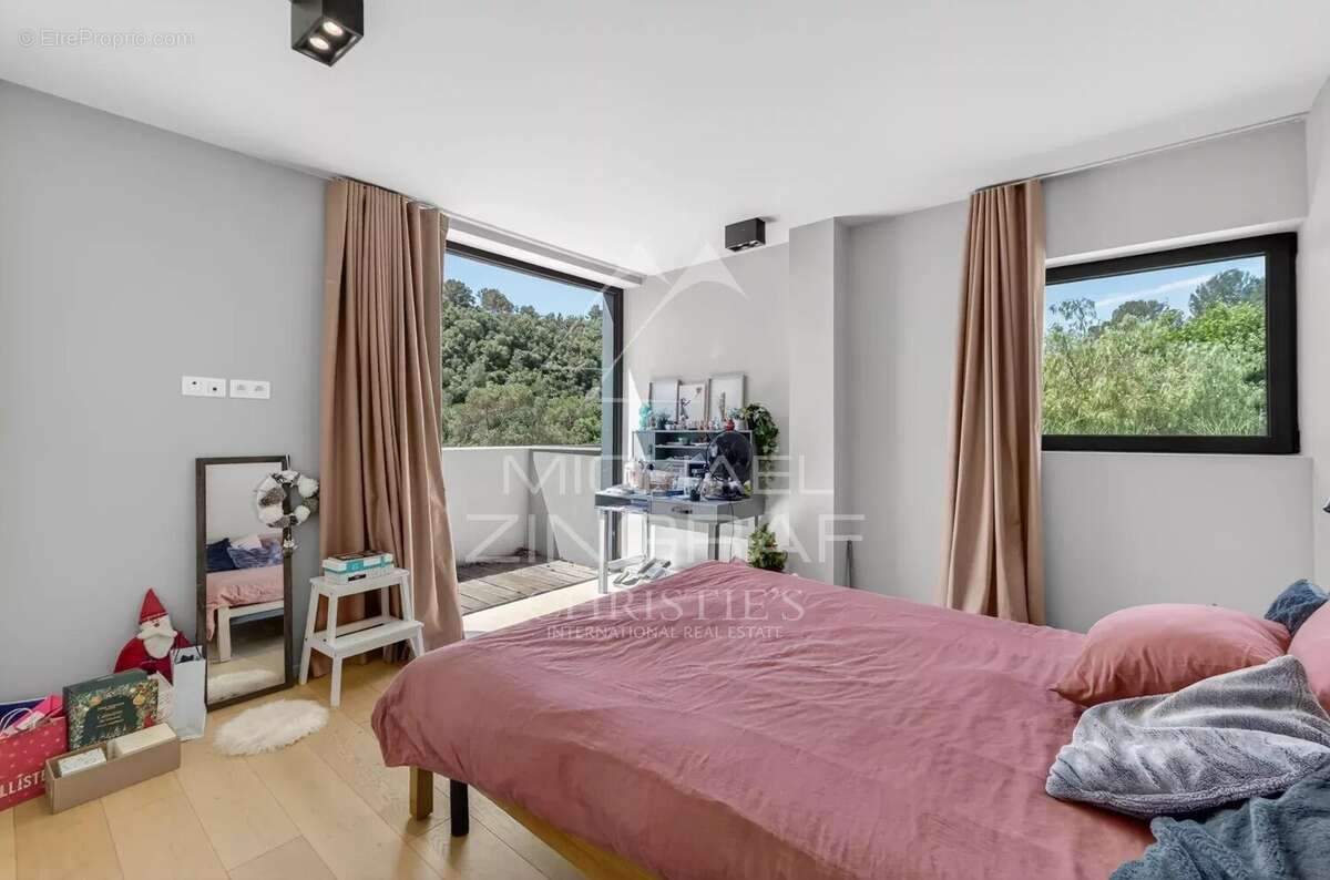 Maison à VALBONNE