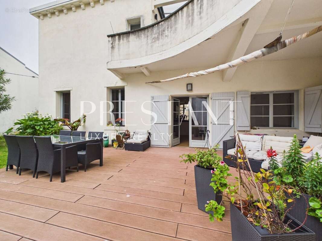 Biarritz hyper-centre : appartement d'exception avec jardin privatif de 250 m2 et garage - photo 20