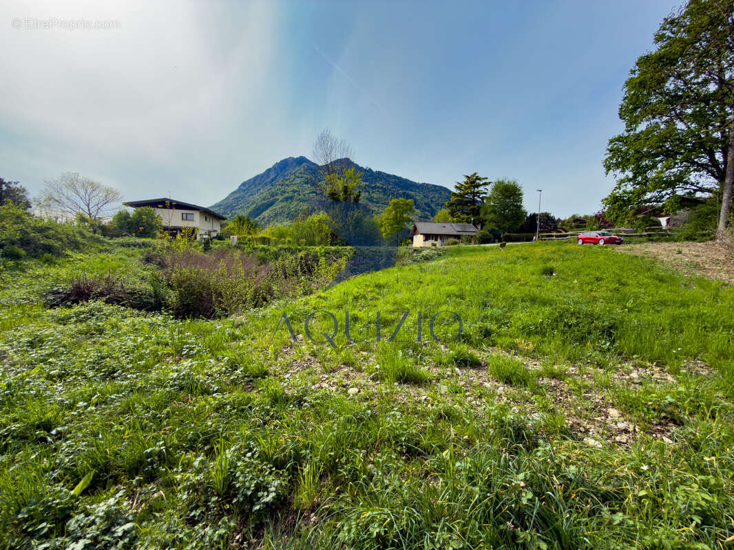 Terrain à MARIGNIER