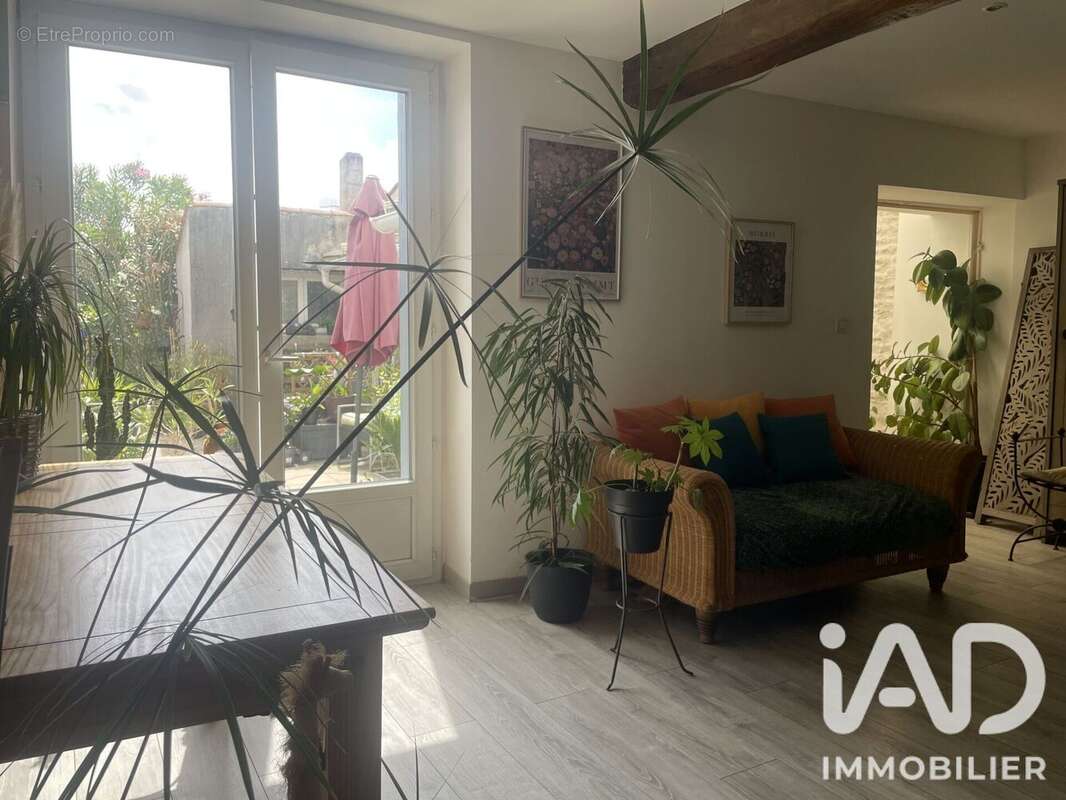 Maison 94 m² à Saint-Xandre  - photo 4