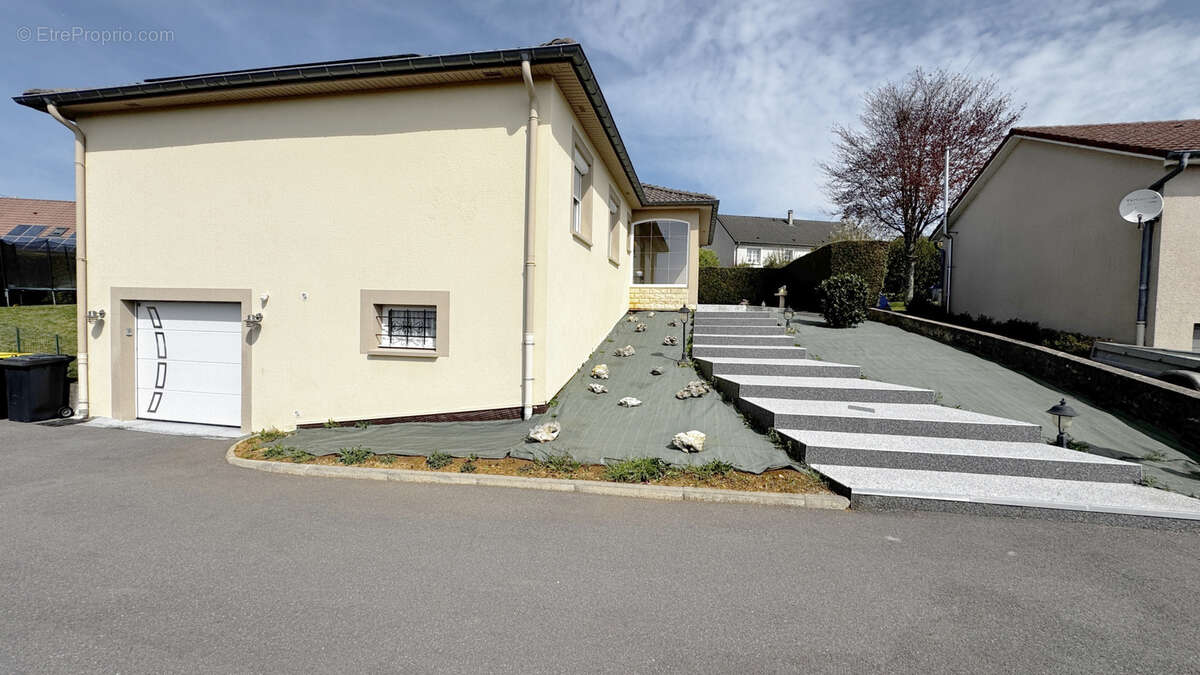 Maison à MEXY