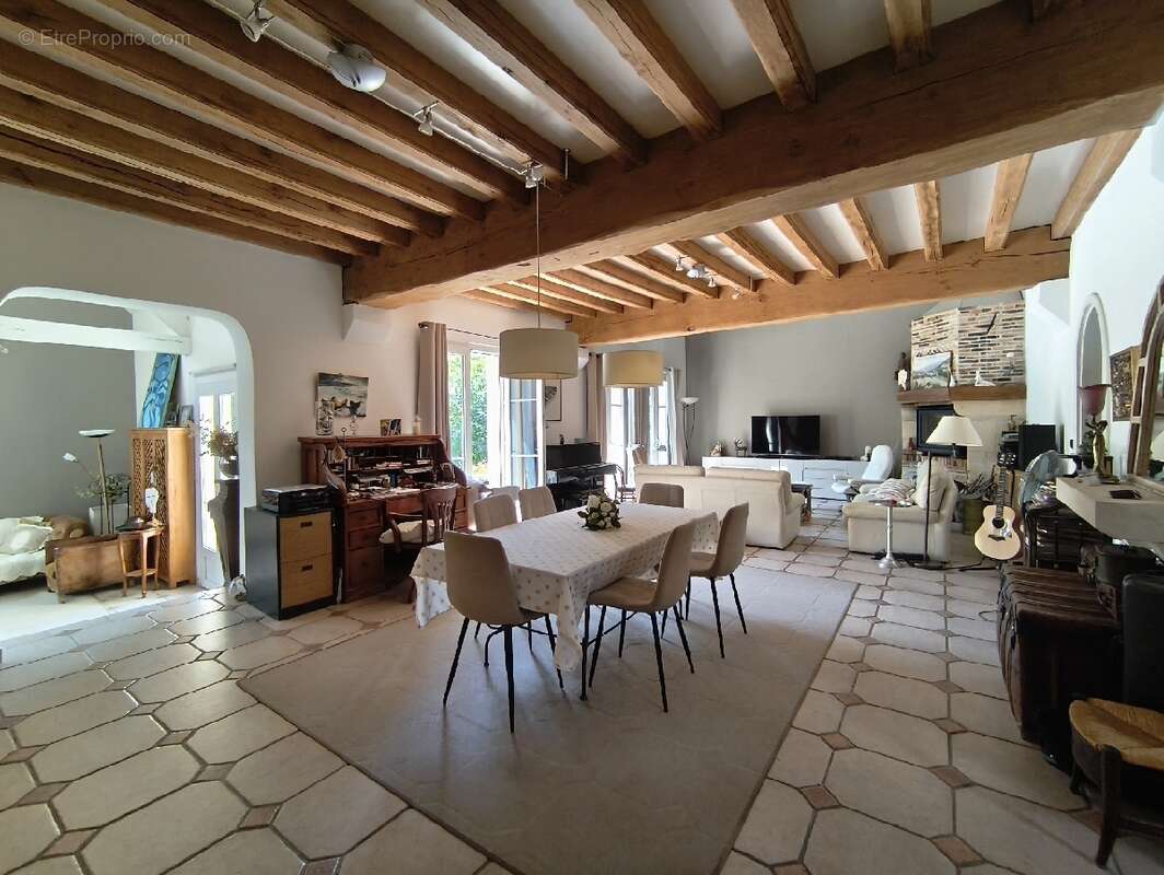 Maison 222 m² à Nesles-La-Vallee  - photo 2