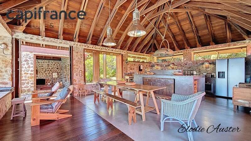 Maison à TERRE-DE-BAS