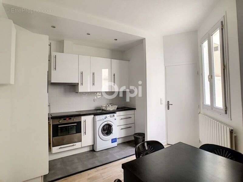Appartement à PARIS-14E