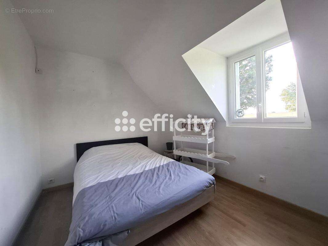 Maison à CONDE-SUR-HUISNE