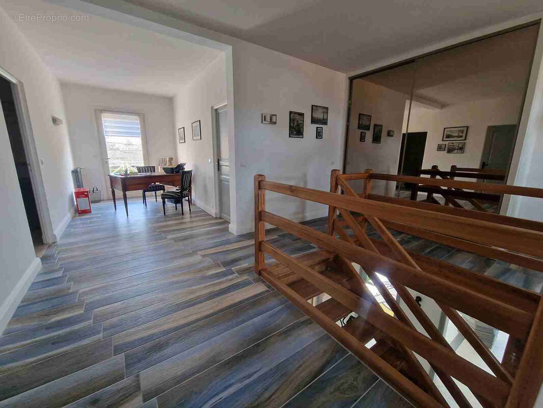 Maison d'architecte sur grand terrain avec piscine - photo 14