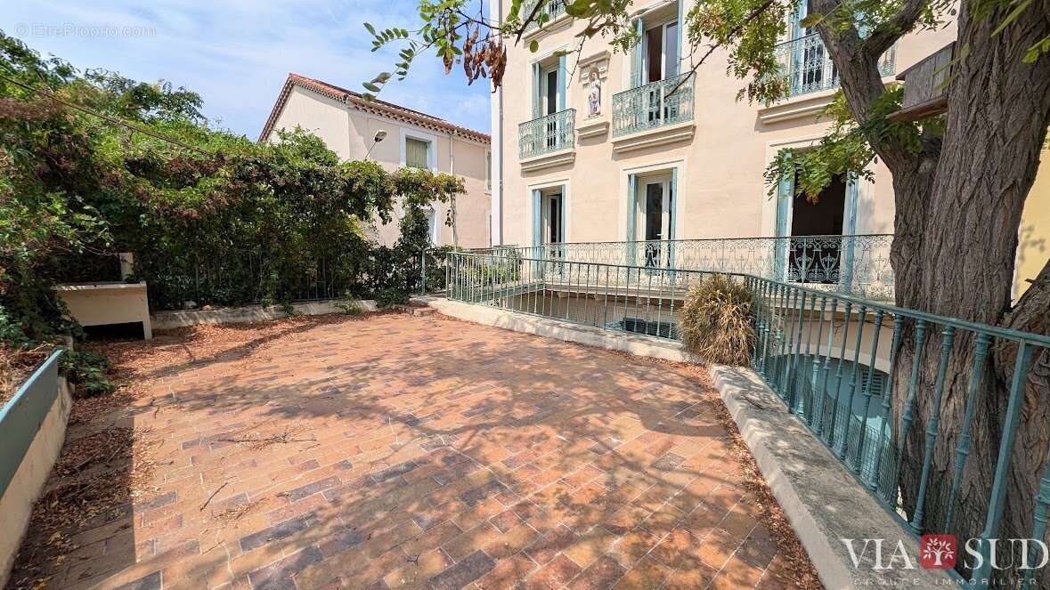 Boujan-sur-Libron - Maison bourgeoise avec terrasse et garages - photo 3