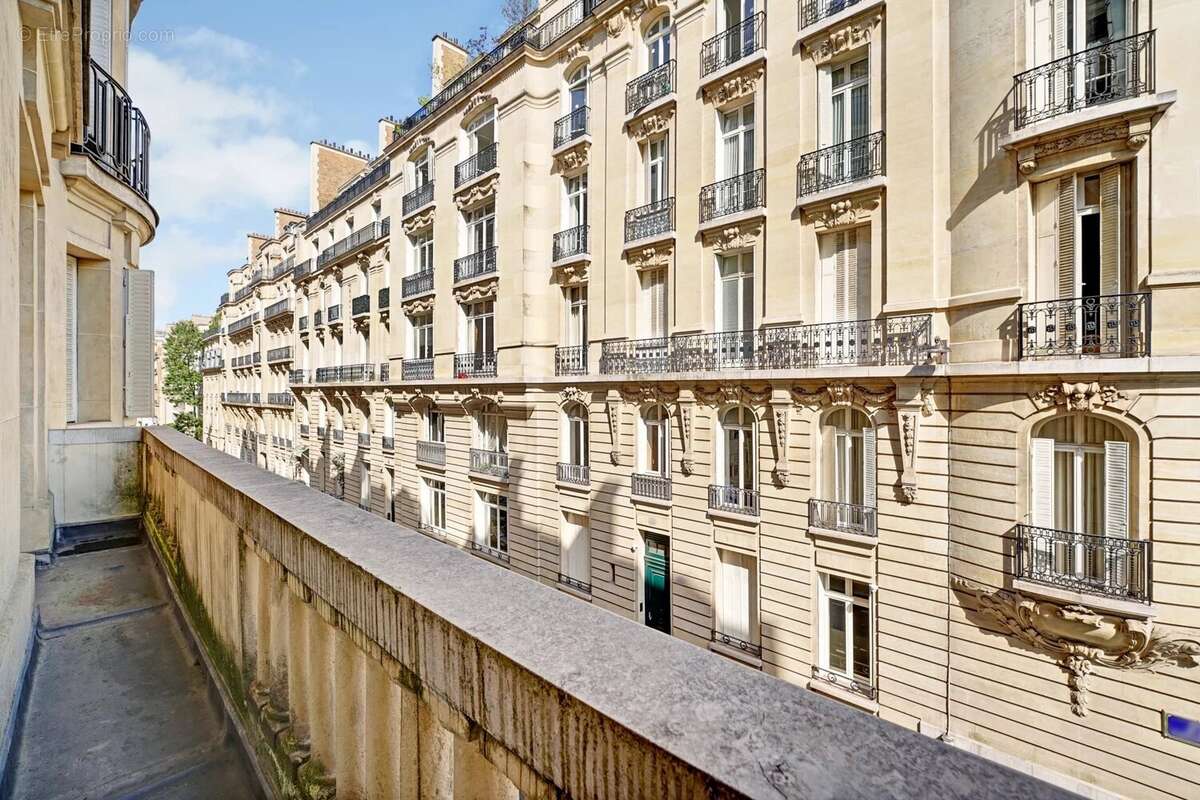 Appartement à PARIS-16E