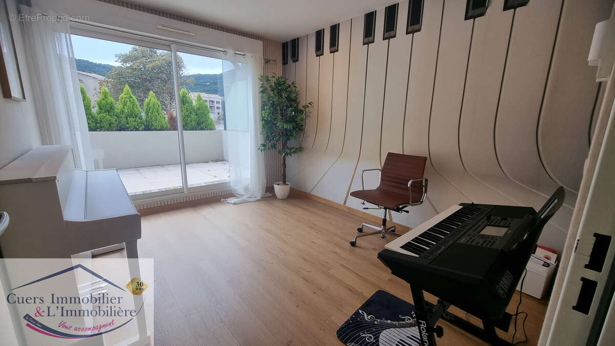 Appartement à SOLLIES-PONT