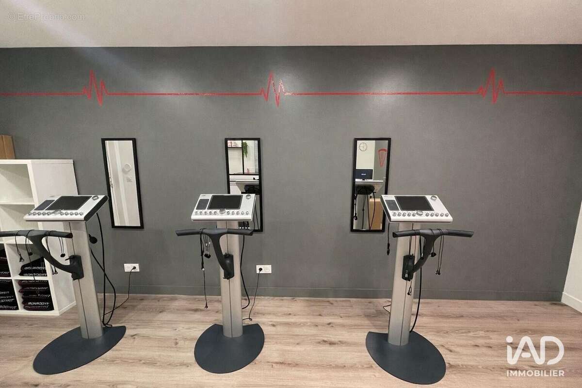 Photo 3 - Commerce à LAMORLAYE