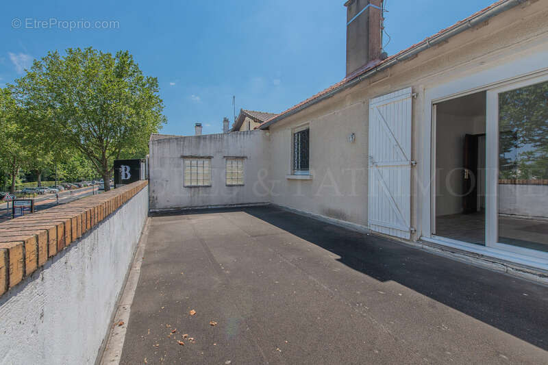 IMMEUBLE avec local commercial + appartement à vendre BONNEUIL SUR MARNE (94) - photo 16