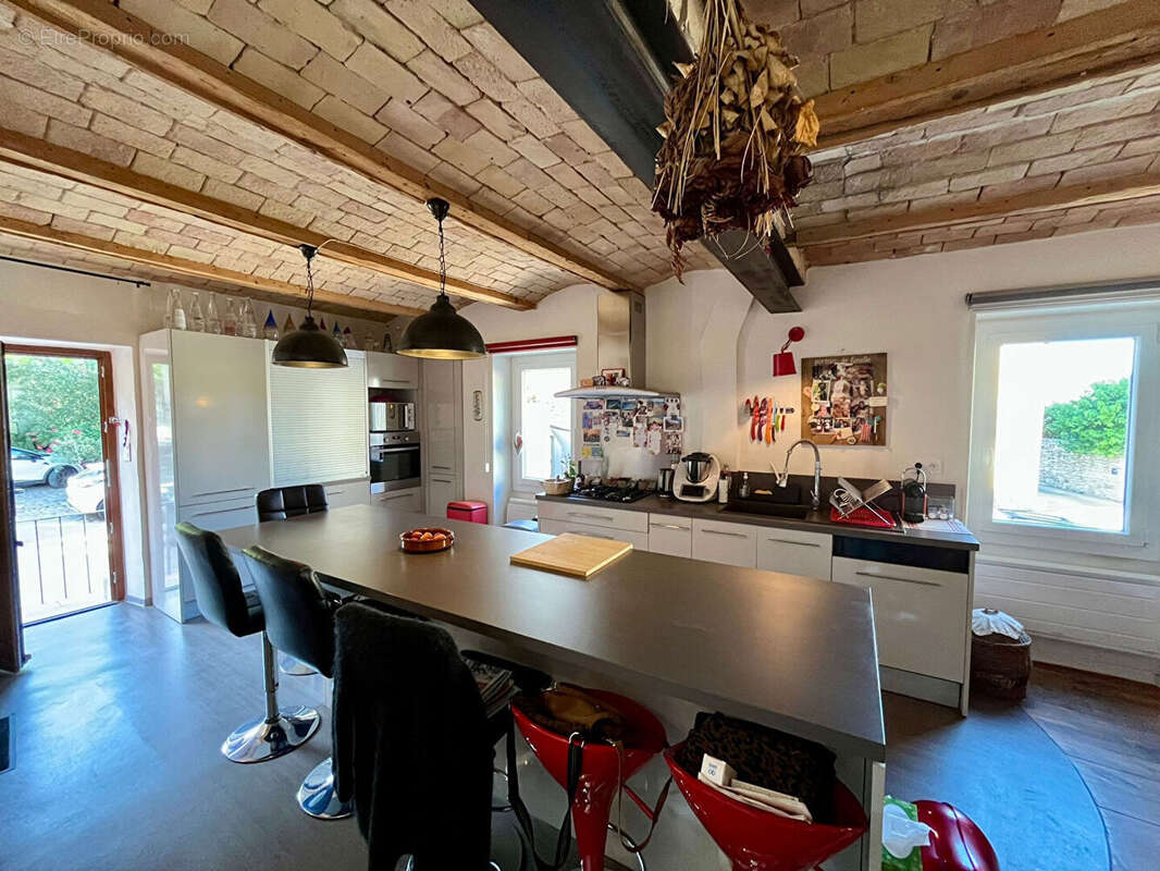 Maison à LA GARDE-ADHEMAR
